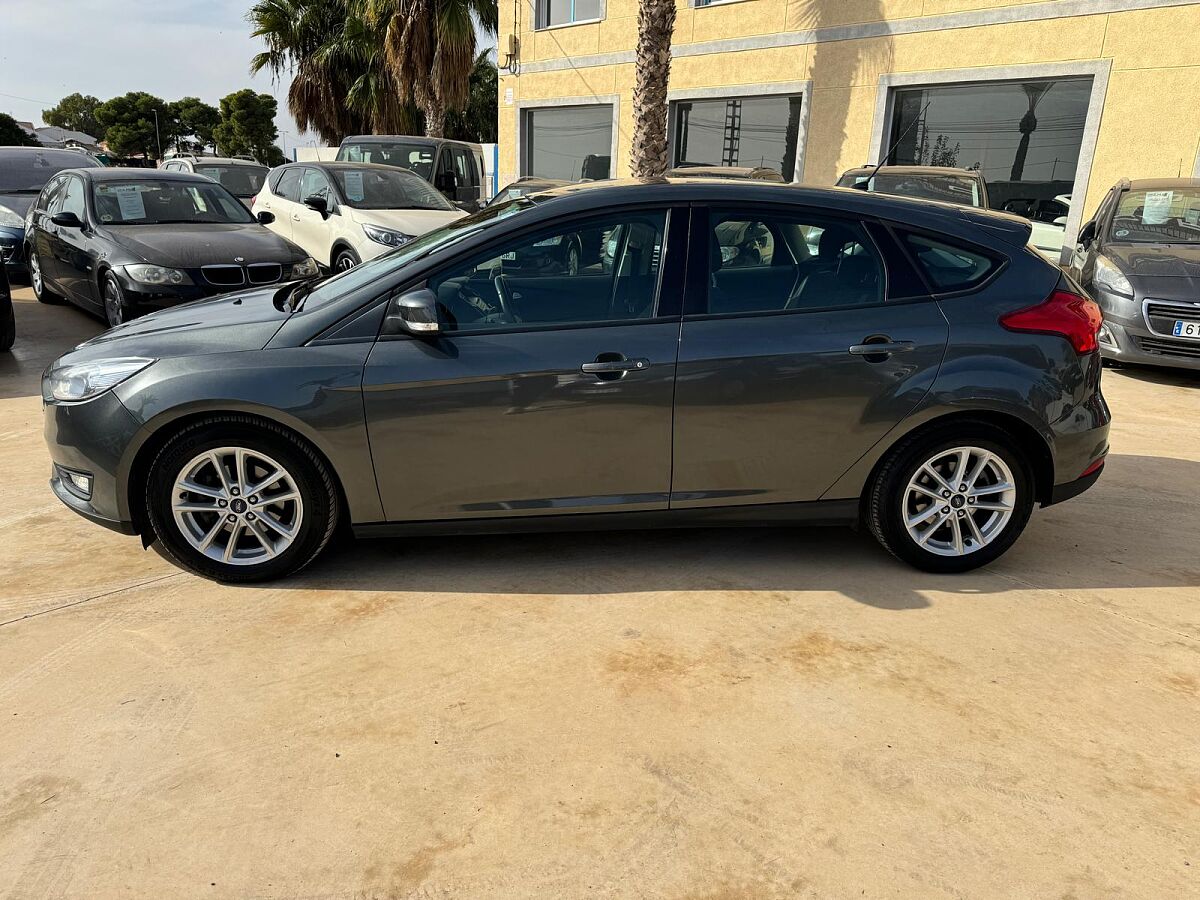 FORD FOCUS TREND 1.6 TI-VCT AUTO SPANISH LHD IN SPAIN 51000 MILES SUPER 2017